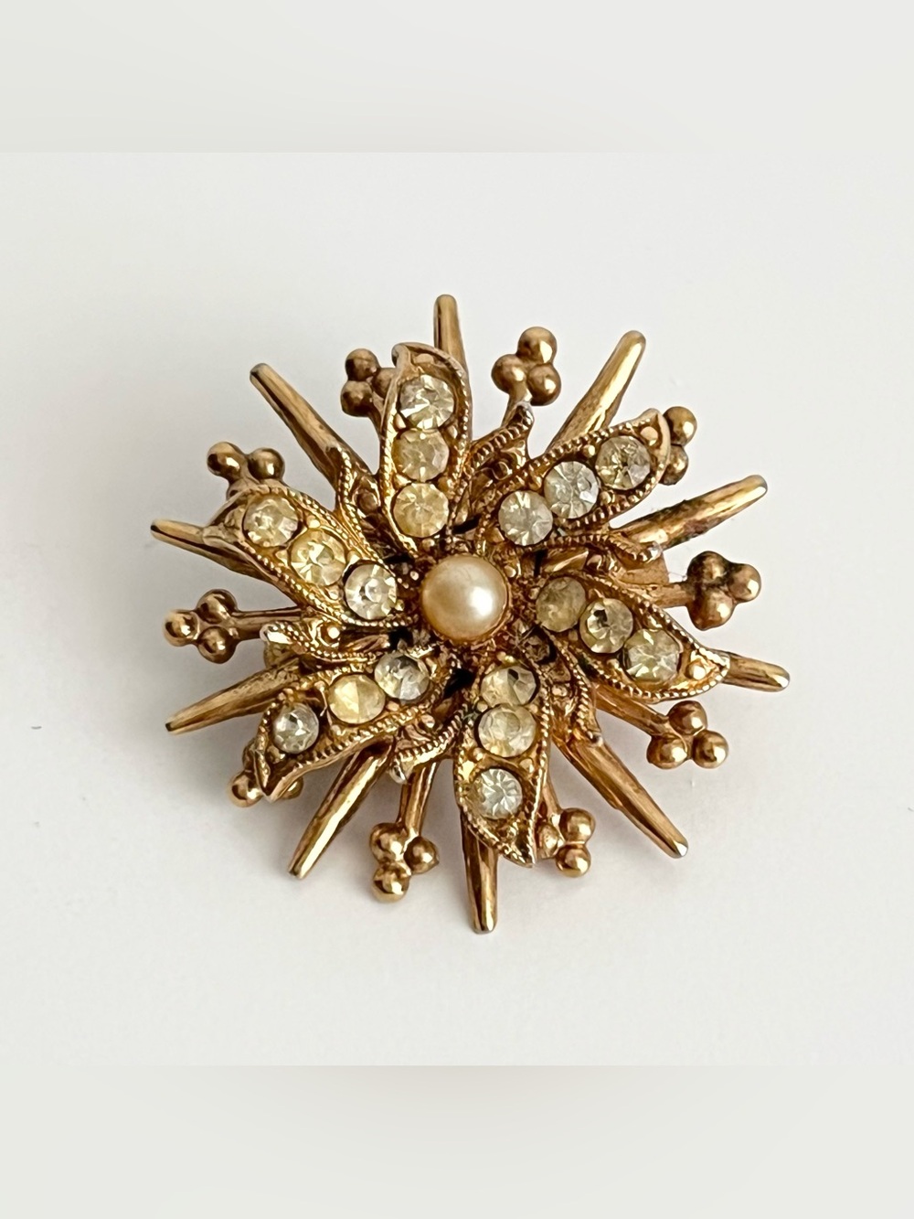 Vintage Gold-Tone Starburst Flower Brooch Pin Rhinestones Faux Pearl Elegant